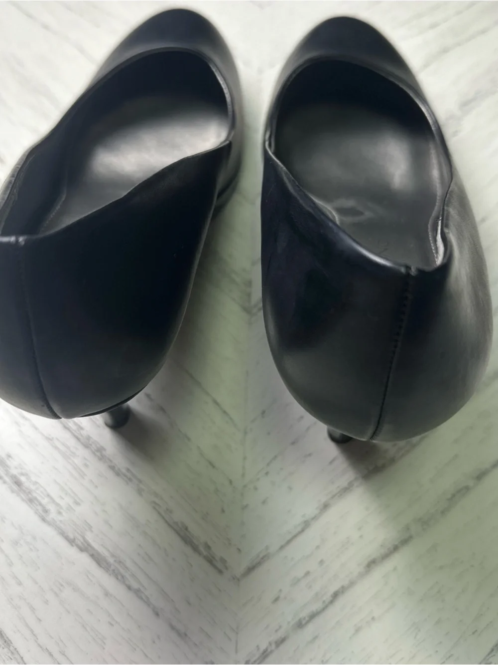 Bandolino Black Leather Kitten Heel Pumps